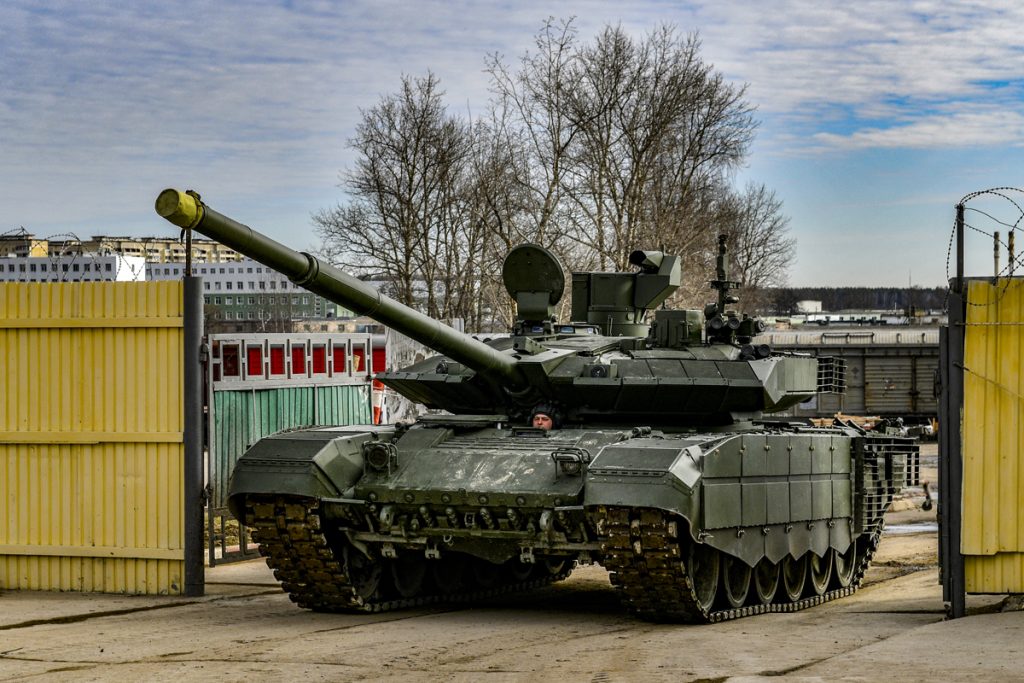 how many tanks does russia have