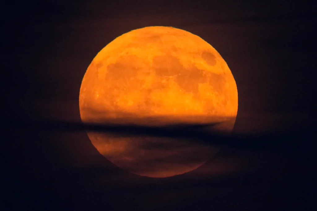 tonight moon orange

